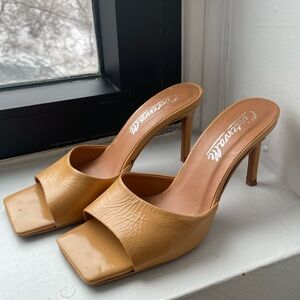 L'INTERVALLE Camel Heels